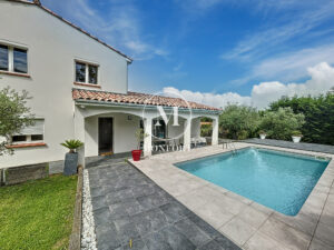 Maison T5 de 131 m2 avec espace supplémentaire de 55 m2.