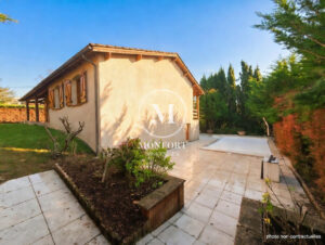 Charmante maison T4 plain pied avec piscine.